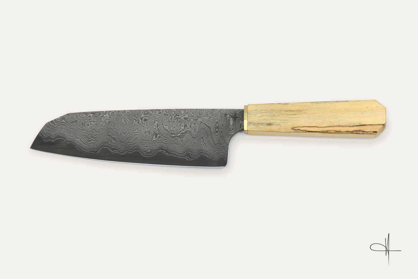 Exklusiv Santoku aus handgeschmiedetem Damast mit Griff aus gestocktem Ahorn